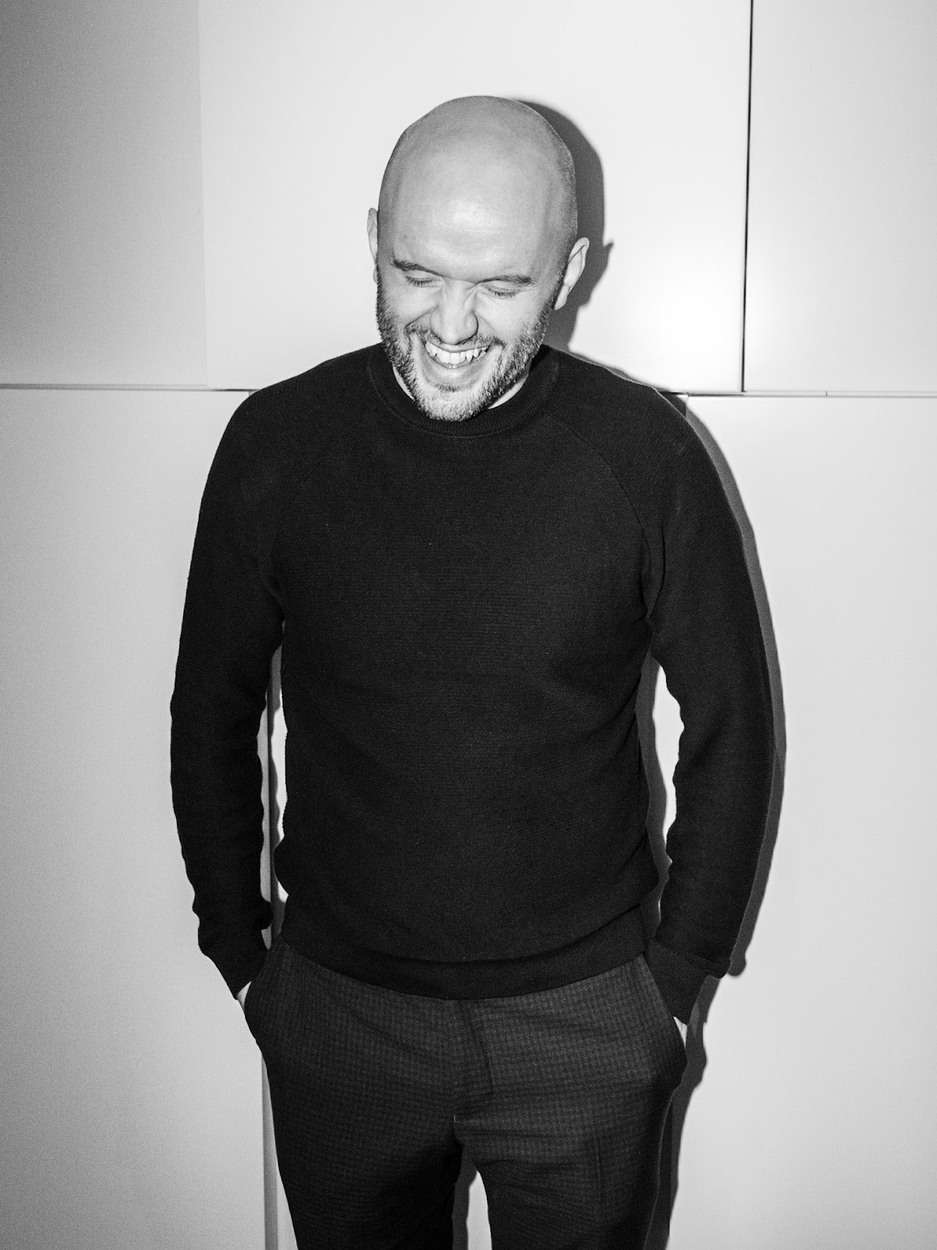 Black-and-white portrait of Dr Simon Knighton.